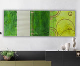 dipinto rettangolare con fasce di colore verde e grigio, con  grandi cerchi di spago applicato.